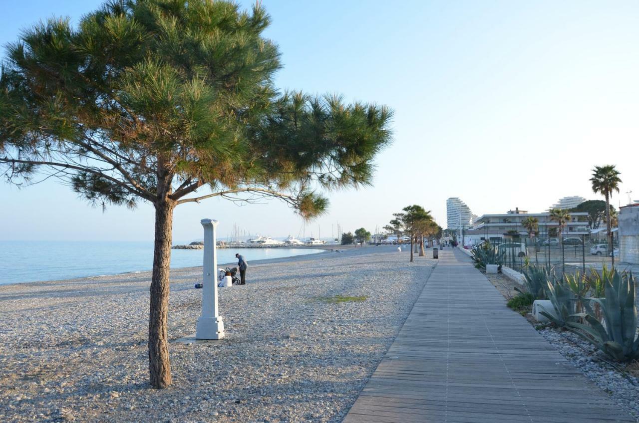 Fame - Marina Baie Des Anges Apartment Villeneuve-Loubet Bagian luar foto